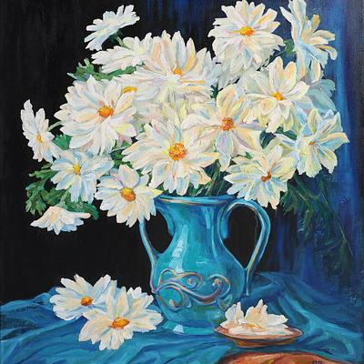 Vase with daisies