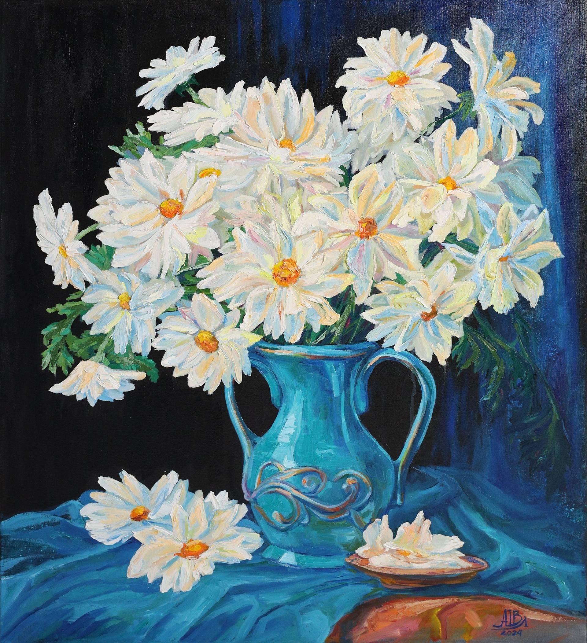 Vase with daisies