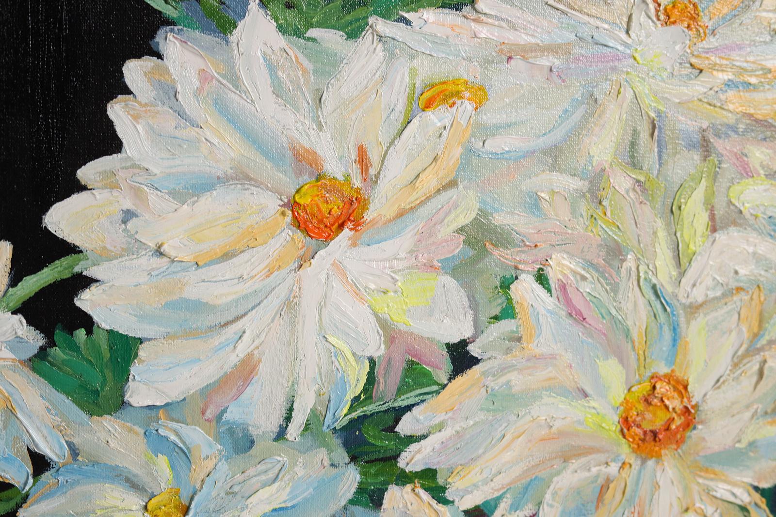 Vase with daisies