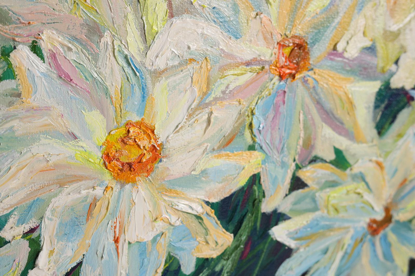 Vase with daisies
